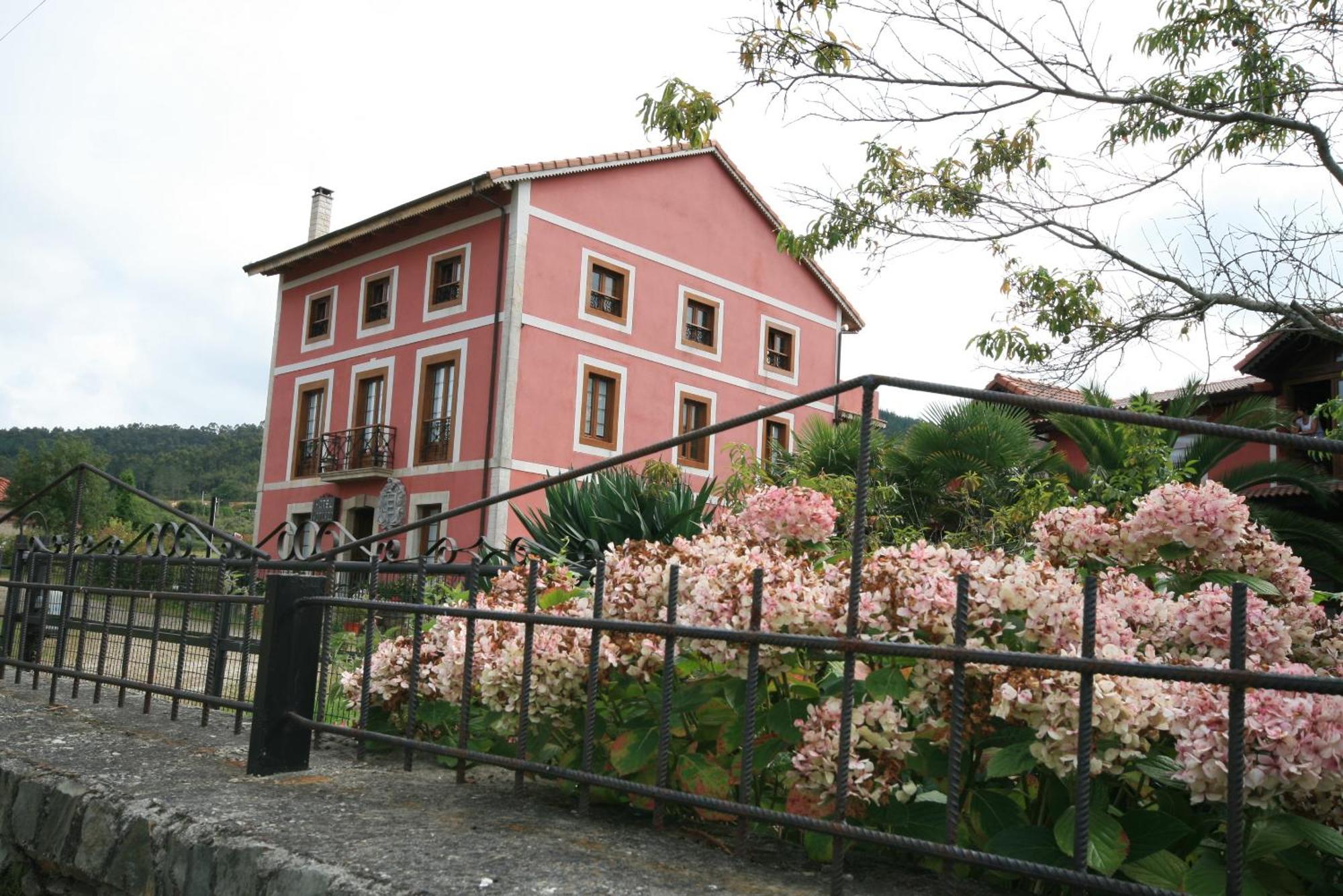 Hotel Vitorio Cudillero Exterior photo